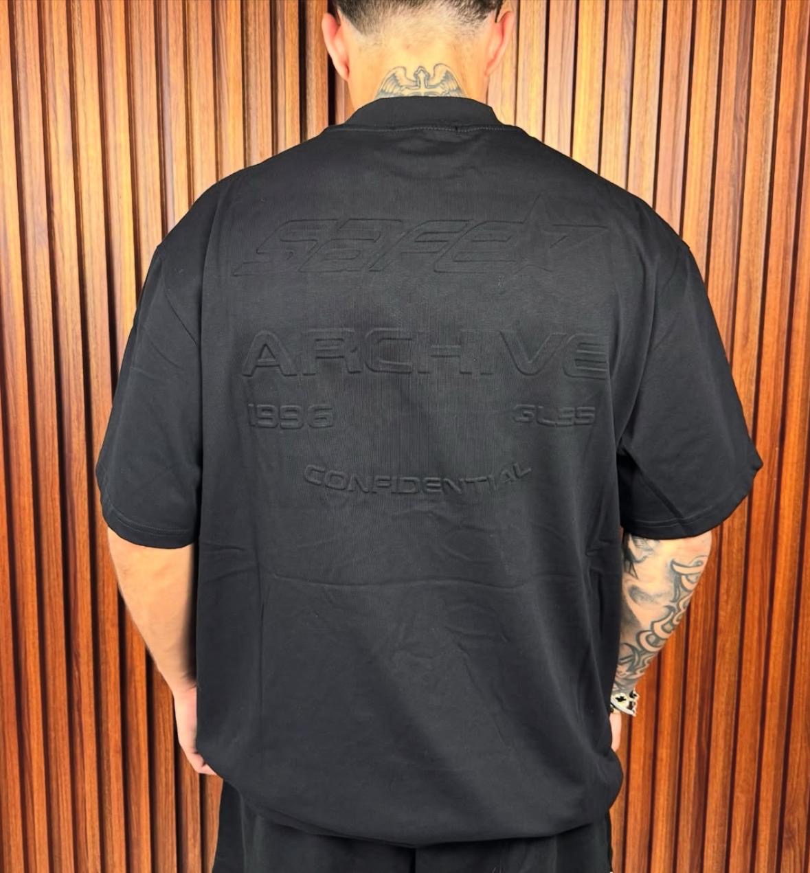 T-shirt basic stampa in rilievo retro