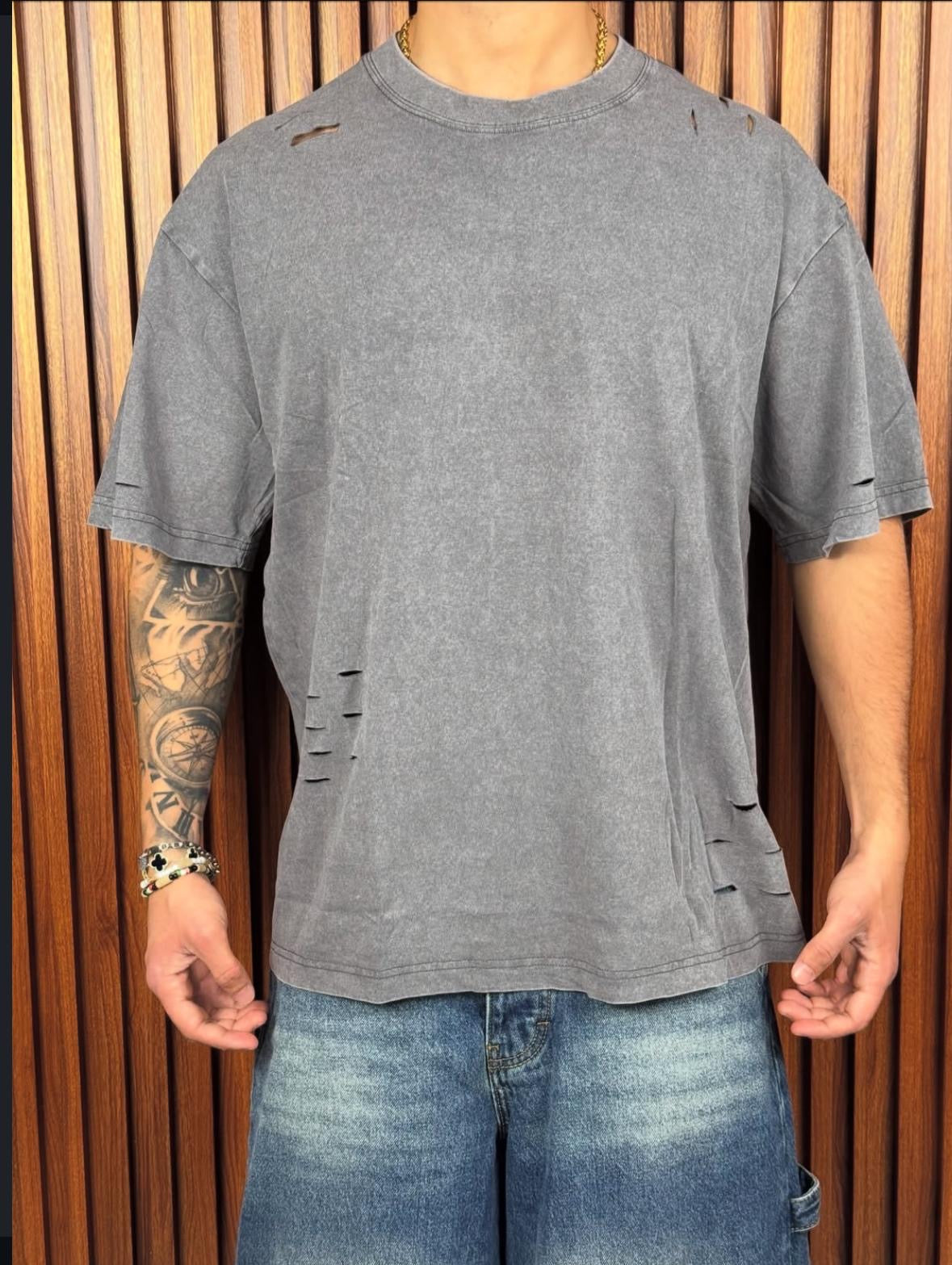 T-shirt con tagli